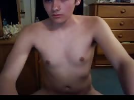 smooth cute lad wanks on cam
