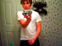 Jerks off for the mirror