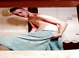 Recién salido de la ducha, secándome