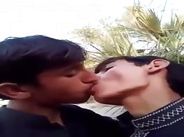 kissing