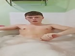 Gay teen porn with big dick takes a bath.