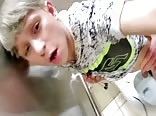 Junge blonde Twink Porn Flughafen Toilette Quickie Fuck!