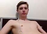 Twink likes to watch gay porn and beat off everyday 