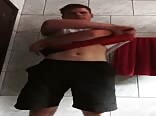 novinho tira a roupa no banheiro boys porn