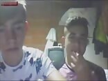 Deux amis devant la webcam boys porn