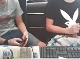 Couple gay se masturbe devant la caméra boys porn 