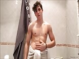Boys porn teasing with his muscular body and wanks