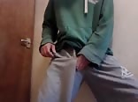19 YO Twink grey sweats jerk-off 