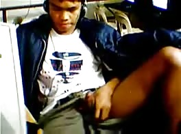 Jackoff in Cyber Cafe